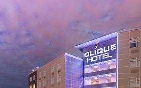 Clique Hotel Calgary Airport